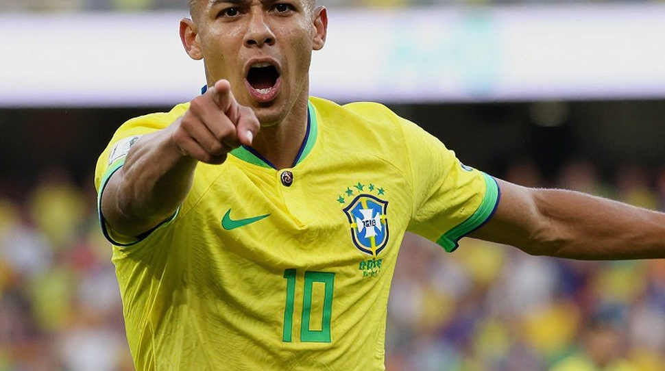 Đường biên bị bỏ trống: vì sao kỳ chuyển nhượng Ligue 1 định giá sai cầu thủ chạy cánh