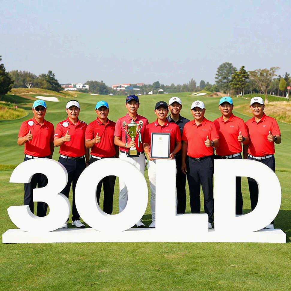 Điểm vào cát: Khi cú bunker dài ở Medinah phơi bày cả một nền công nghiệp golf