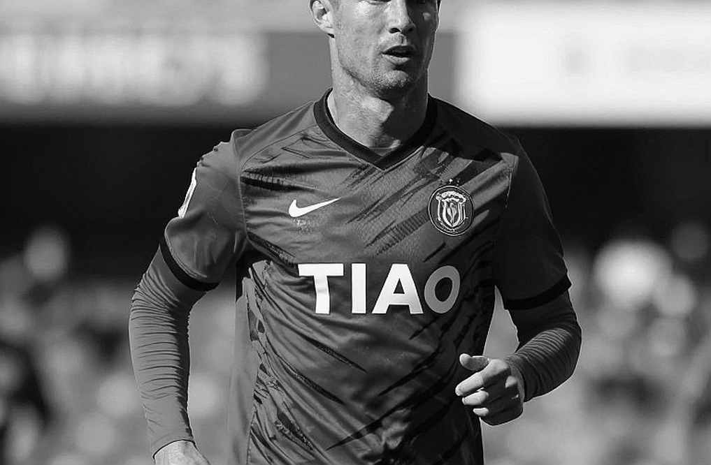 Ronaldo rời trại tập trung Bồ Đào Nha: 1,1 triệu người theo dõi bốc hơi và một hợp đồng thuê thương hiệu vừa hết hạn