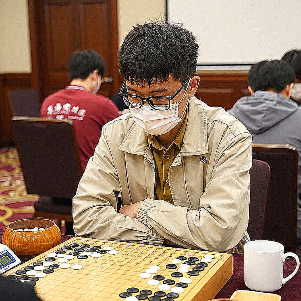 "Học chiến lược từ Bent Larsen" – và điều tôi tìm thấy khi mở ChessBase Magazine số 225