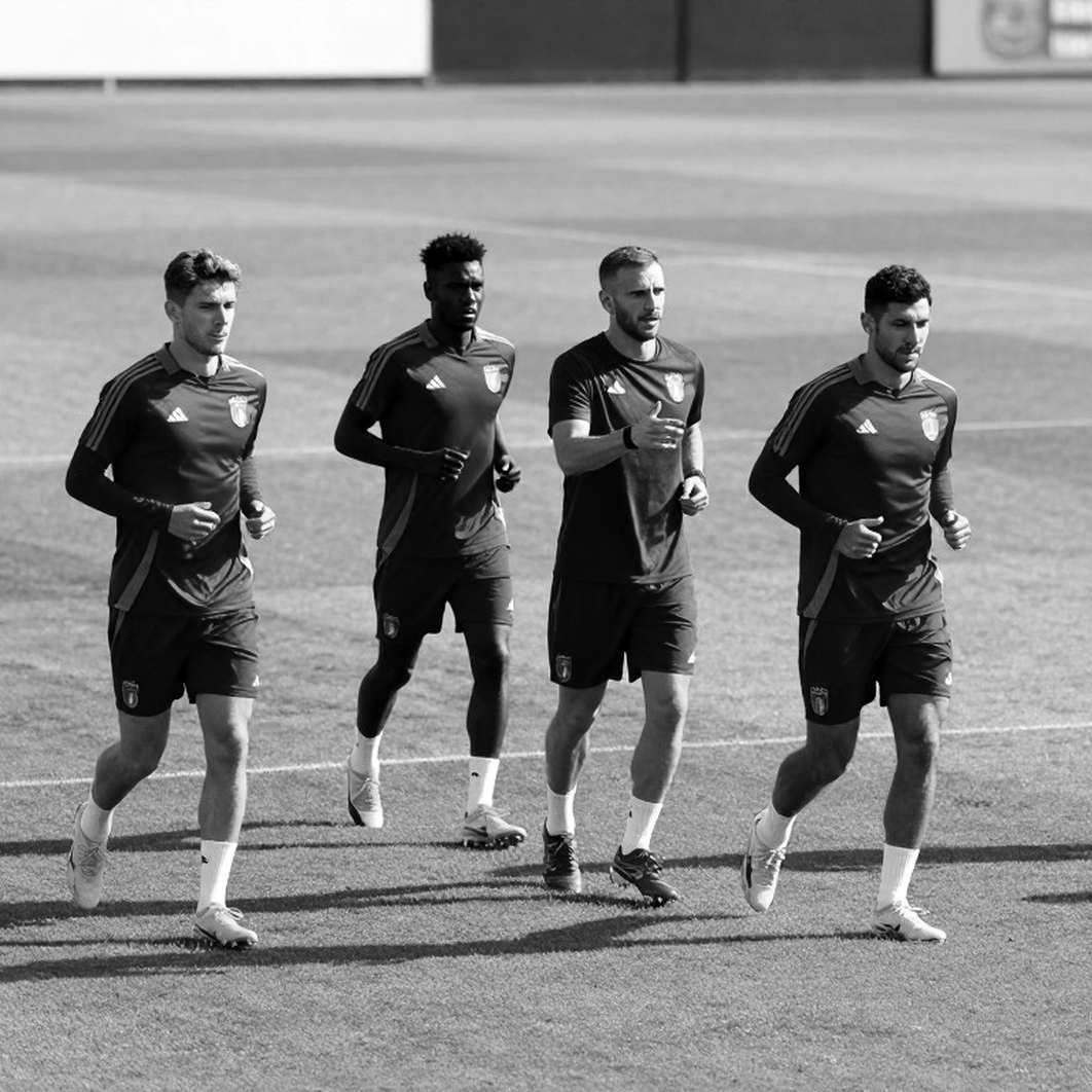 Julián Quiñones and the Shadow of a Record: Lessons from a Teammate's Praise