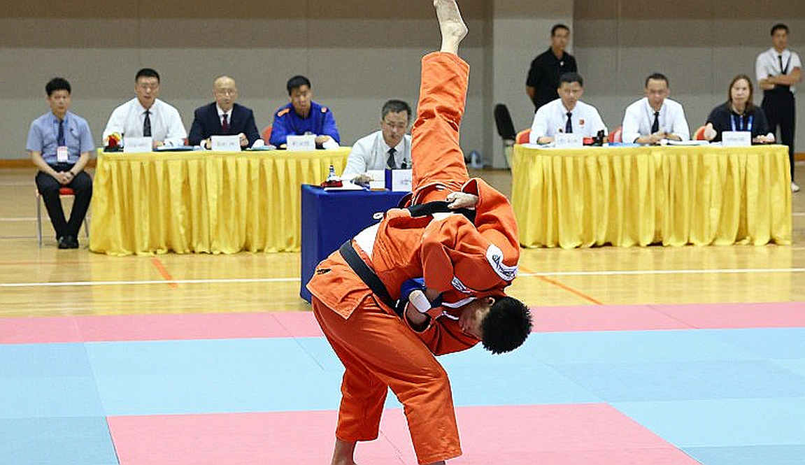 Ngất trong phòng xông hơi tại Asian Games 2026: vùng xám của luật cân ký MMA