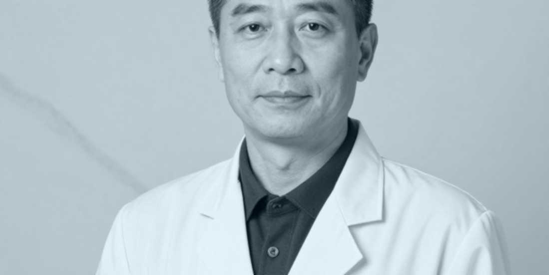 Người ta nhớ cú đấm, tôi nhớ cái cách khán đài nín thở