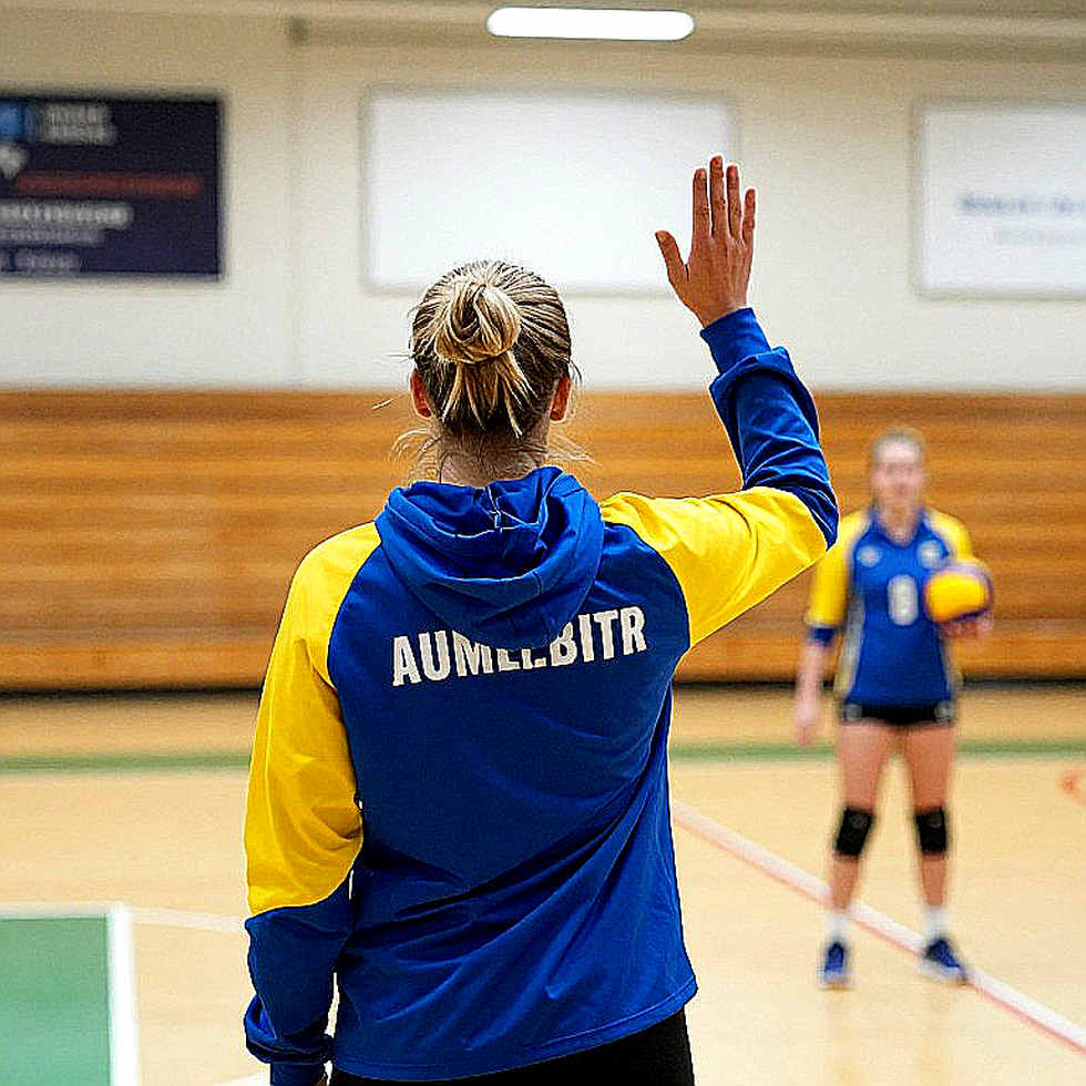 Nebraska quét sạch Creighton 3-0 và kỷ lục 15.405 khán giả: khi bóng chuyền nữ tự định giá lại chính mình