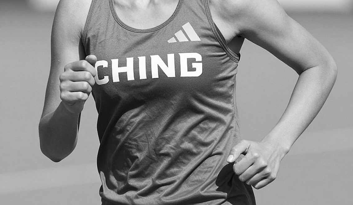 Lịch sử trang phục điền kinh: Từ bộ đồ một chân của Flo-Jo đến công nghệ khí động học của Sydney 2026