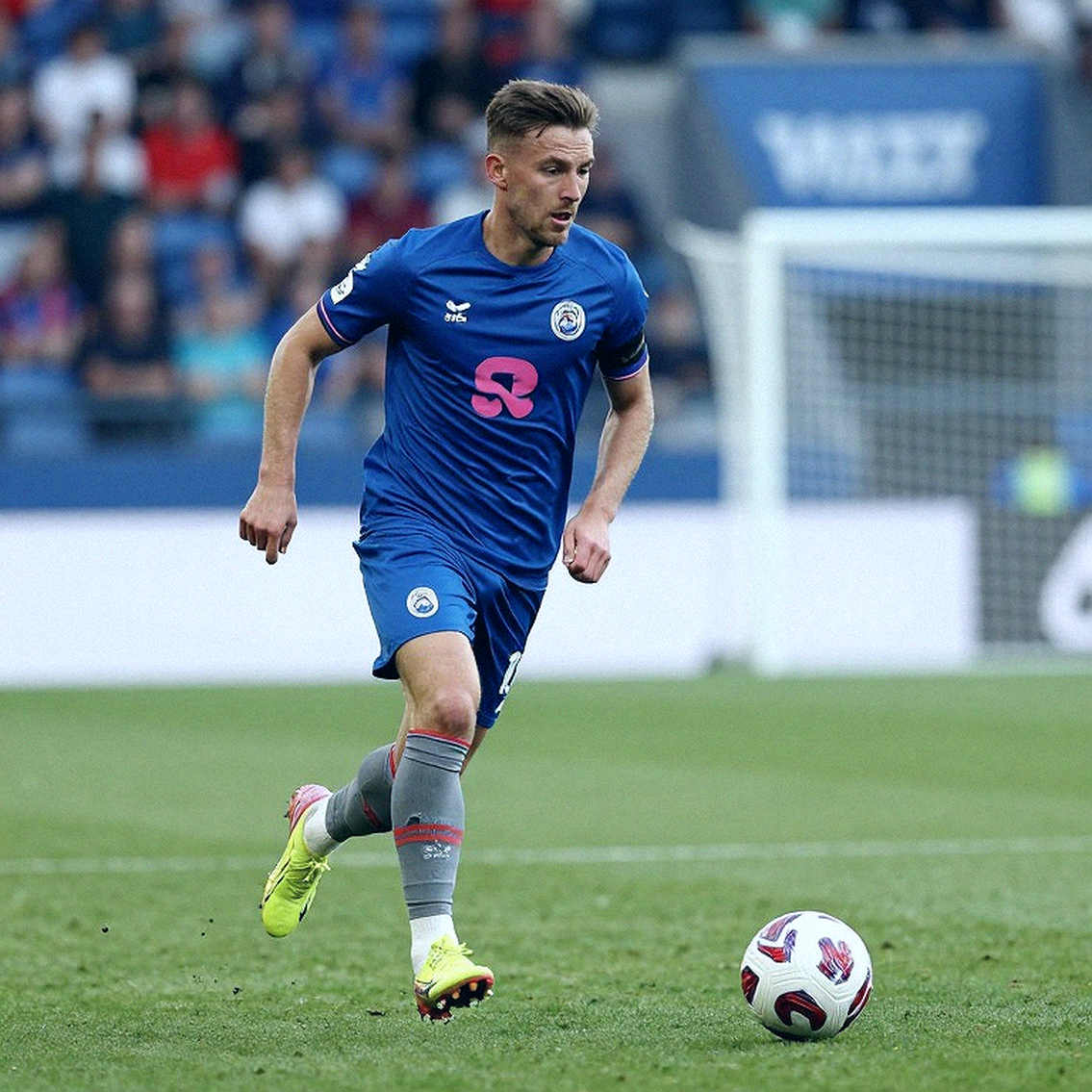 Edwin Cerrillo and His First Clásico Nacional: A 25-Year-Old Defensive Midfielder in the Middle of América's Unfinished Defensive Problem Edwin Cerrillo and His First Clásico Nacional: A 25-Year-Old Defensive Midfielder in the Middle of América's Unfinished Defensive Problem